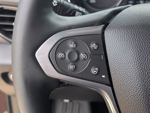 Used 2023 Chevrolet Traverse LT image 23