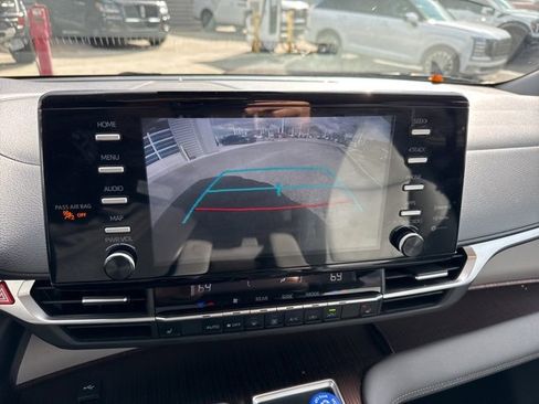 Used 2024 Toyota Sienna XLE image 12