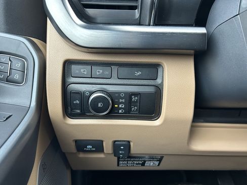 Used 2023 Ford F250 Lariat w/ Chrome Package image 61