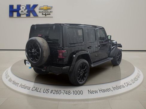 Used 2021 Jeep Wrangler Unlimited Sahara AWD/4WD image 6