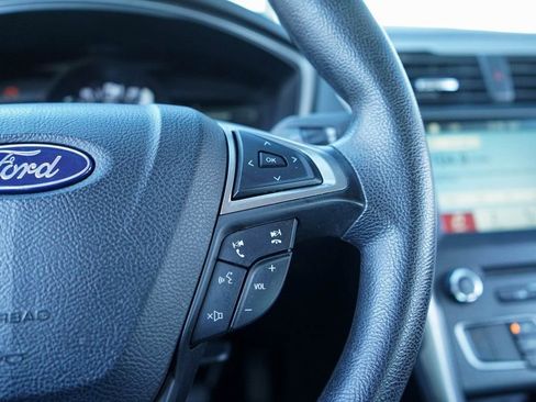 Used 2018 Ford Fusion SE w/ Fusion SE Technology Package image 22