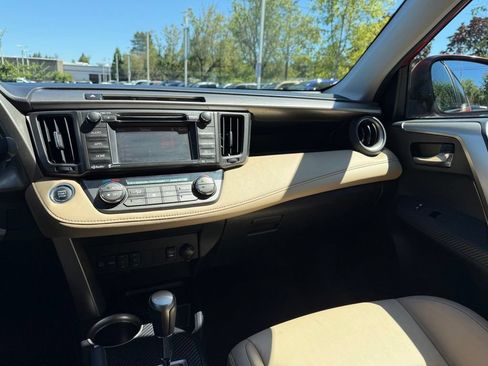Used 2014 Toyota RAV4 Limited AWD/4WD image 24