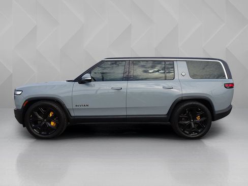 Used 2023 Rivian R1S Adventure AWD/4WD image 2