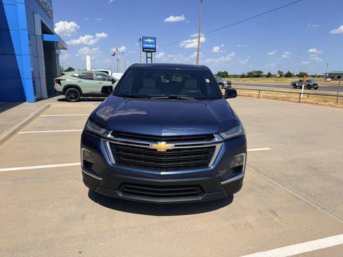 Used 2022 Chevrolet Traverse LS FWD image 3