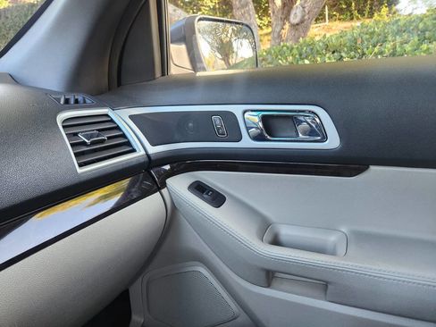 Used 2013 Ford Explorer Limited image 23