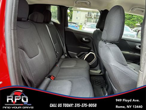 Used 2017 Jeep Renegade Latitude w/ Cold Weather Group AWD/4WD image 28