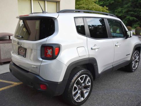 Used 2016 Jeep Renegade Latitude AWD/4WD image 3