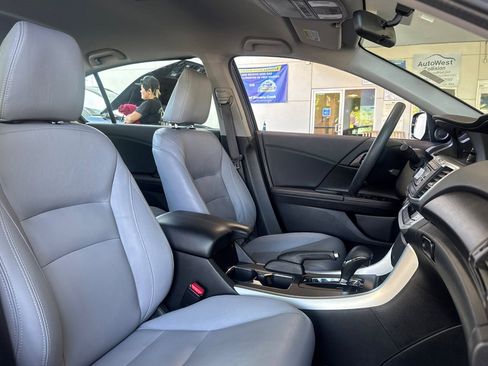 Used 2015 Honda Accord Hybrid Sedan image 32