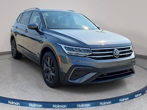 Used 2022 Volkswagen Tiguan SE w/ Panoramic Sunroof Package AWD/4WD image 4