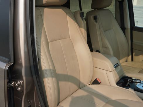 Used 2015 Land Rover LR4 HSE LUX image 20