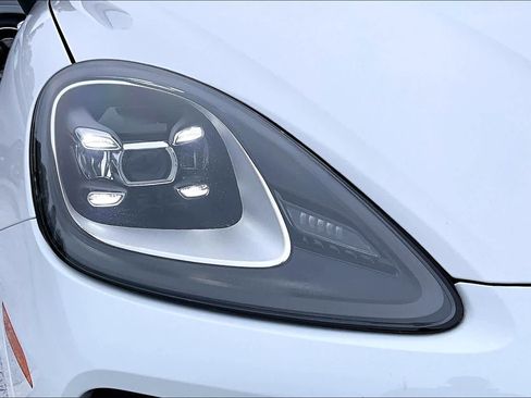 Used 2021 Porsche Cayenne Coupe image 26