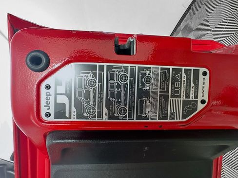 Used 2021 Jeep Wrangler Unlimited Sahara image 39