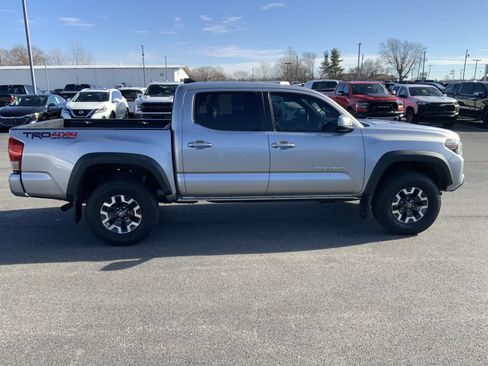 Used 2017 Toyota Tacoma TRD Off-Road image 14