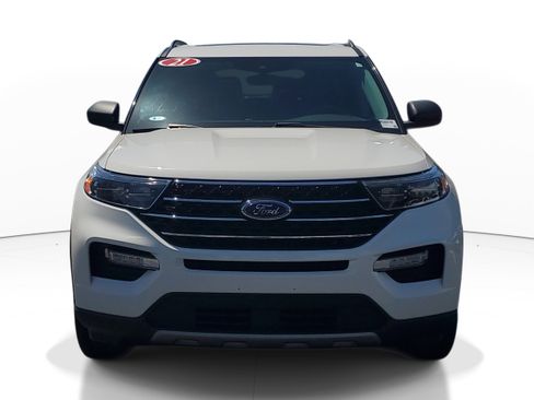 Used 2021 Ford Explorer XLT w/ Equipment Group 202A AWD/4WD image 2
