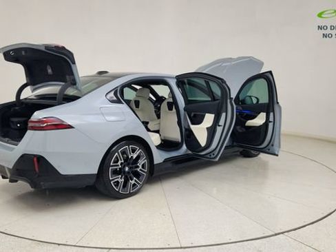 Used 2026 BMW i5 eDrive40 w/ M Sport Package RWD image 19