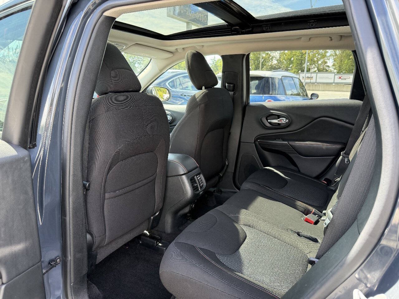 Used 2016 Jeep Cherokee 75th Anniversary AWD/4WD image 10