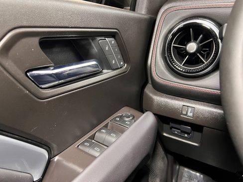 Used 2025 Chevrolet Colorado Z71 w/ Technology Package image 6