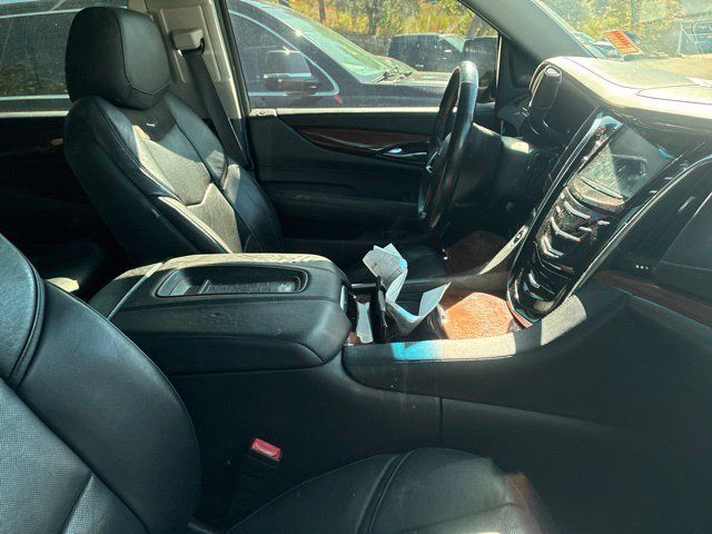 Used 2015 Cadillac Escalade Luxury AWD/4WD image 5