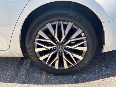 Used 2025 Nissan Altima 2.5 SV FWD image 30