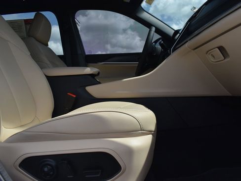 Used 2025 Jeep Grand Cherokee L Limited w/ Trailer Tow Package AWD/4WD image 6