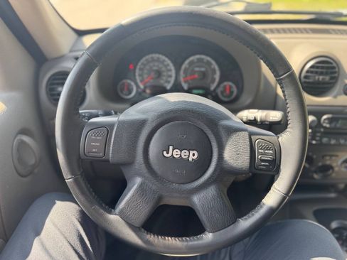 Used 2006 Jeep Liberty Sport RWD image 11