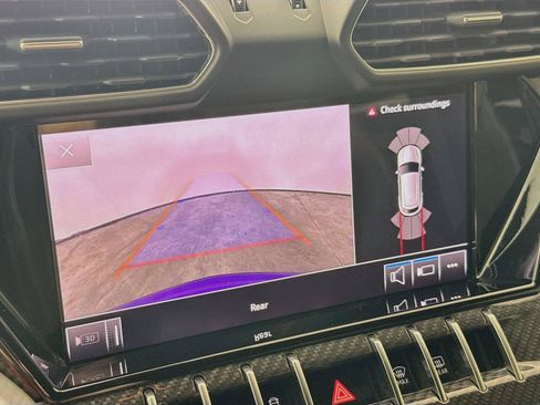 Used 2020 Lamborghini Urus AWD/4WD image 17