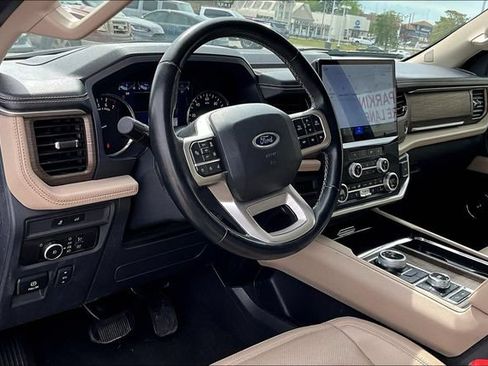 Used 2024 Ford Expedition Limited AWD/4WD image 14