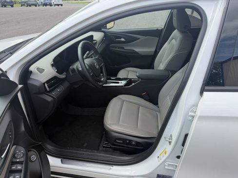 Used 2025 Buick Envista Avenir FWD image 9