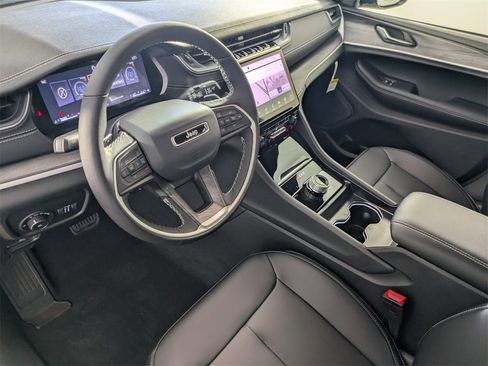 New 2025 Jeep Grand Cherokee Limited w/ Black Appearance Package image 10