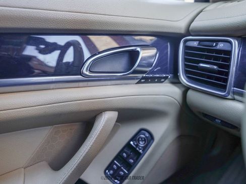 Used 2012 Porsche Panamera 4 image 31