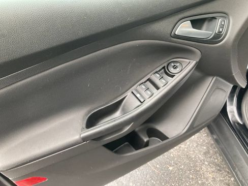 Used 2018 Ford Focus SE FWD image 13