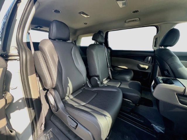 New 2027 Kia Carnival LXS FWD image 28