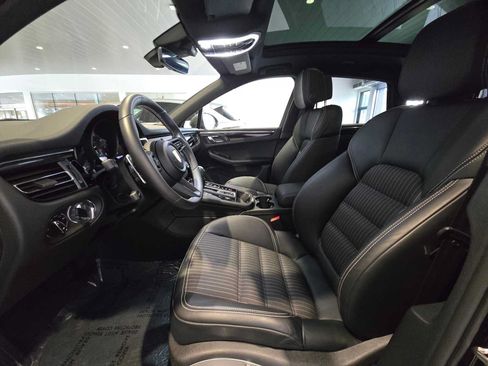 Used 2025 Porsche Macan Turbo AWD/4WD image 23