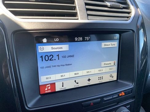 Used 2017 Ford Explorer XLT w/ Equipment Group 201A FWD image 24