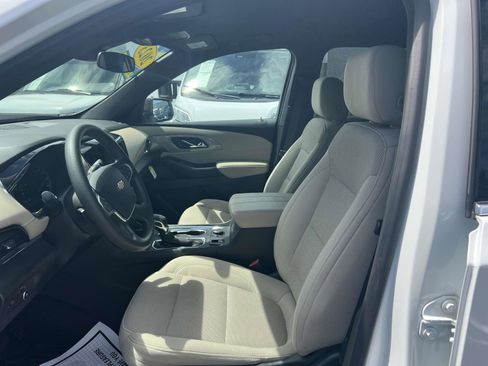 Used 2023 Chevrolet Traverse LS image 12