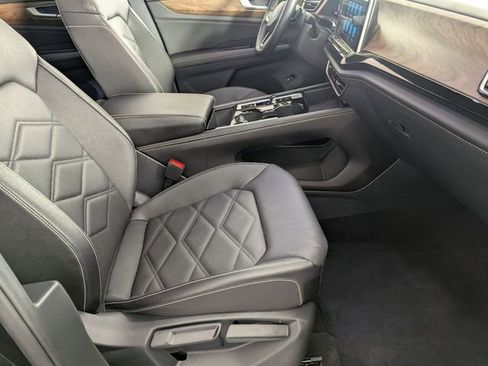 Used 2025 Volkswagen Atlas SE image 36