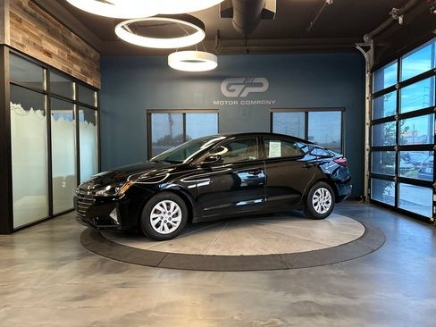 Used 2020 Hyundai Elantra SE FWD image 7