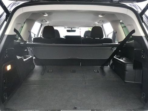 Used 2022 Subaru Ascent Premium w/ Convenience Package image 12