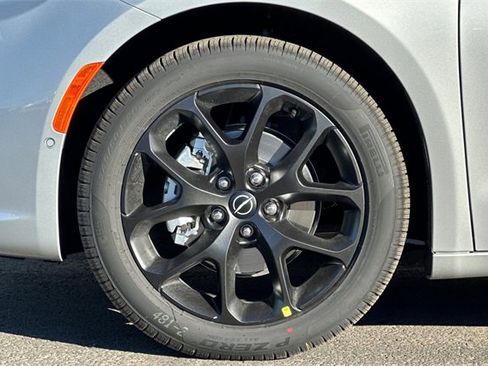 New 2026 Chrysler Pacifica Select w/ S Appearance Package image 25