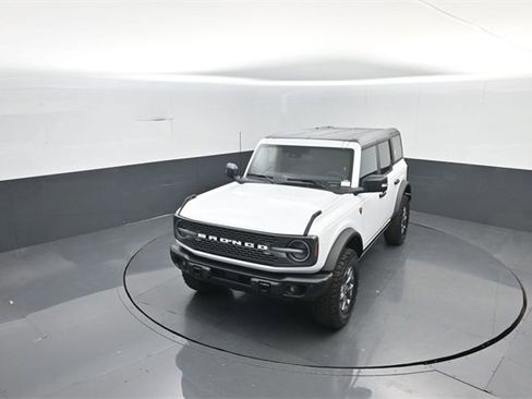 New 2025 Ford Bronco Badlands image 24