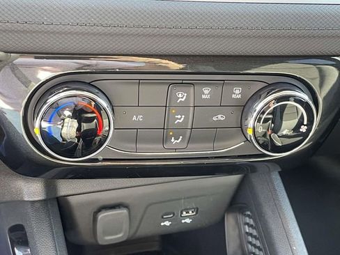 Used 2025 Chevrolet TrailBlazer LT FWD image 18