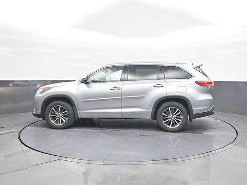 Used 2017 Toyota Highlander XLE AWD/4WD image 5