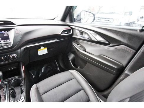 Used 2022 Chevrolet TrailBlazer RS FWD image 9