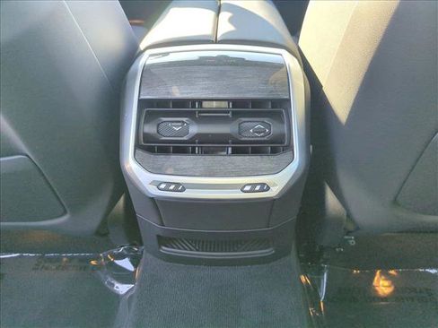 Certified 2025 BMW 740i RWD image 18