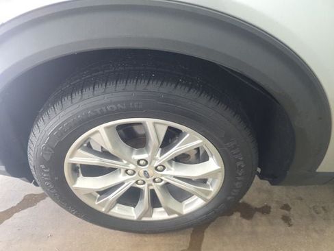 Used 2023 Ford Explorer XLT w/ Equipment Group 202A AWD/4WD image 18