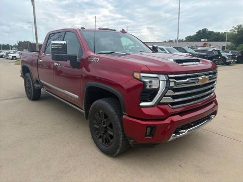 Used 2026 Chevrolet Silverado 2500 High Country w/ High Country Premium Package AWD/4WD image 5