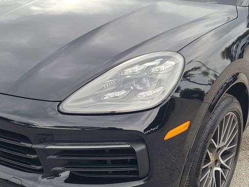 Used 2022 Porsche Cayenne Coupe image 16