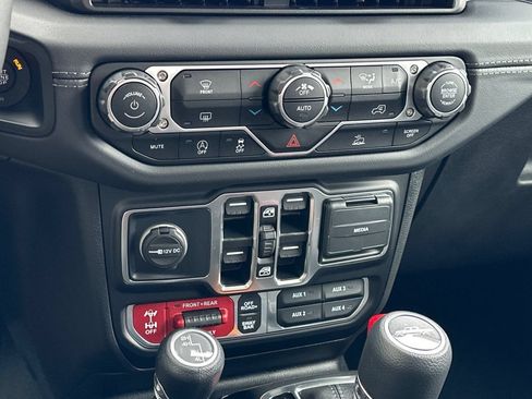 Used 2025 Jeep Gladiator Rubicon AWD/4WD image 20