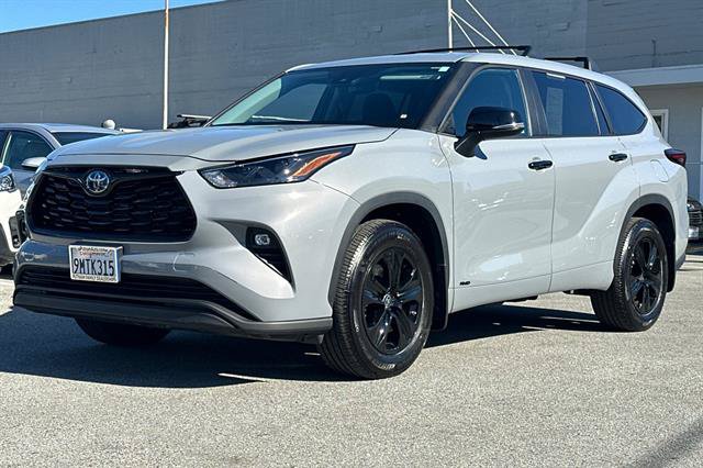 Used 2024 Toyota Highlander LE AWD/4WD image 7