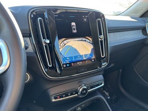 Certified 2025 Volvo XC40 B5 Core image 23